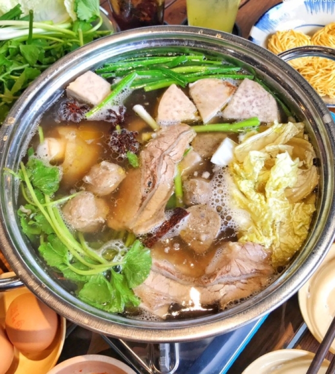 Lẩu bò thập cẩm 